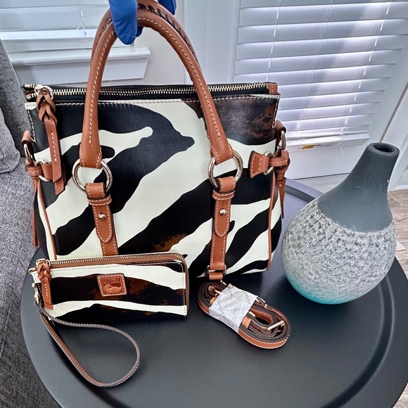 NEW! DOONEY & BOURKE LARGE SATCHEL/WALLET SET - Picture 10 of 10